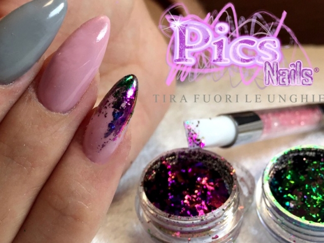 Chameleon Flakes Nail Art