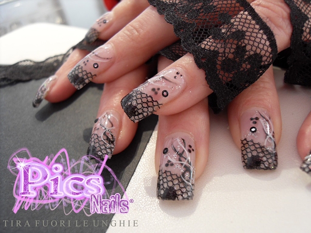 Decorazione Nail Art con Pizzo