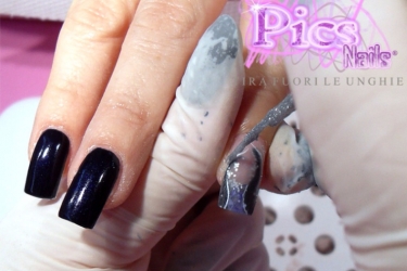 decoro con smalto nail art