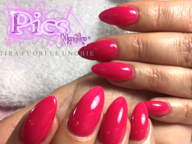 Fuxia Gel Nails Polish