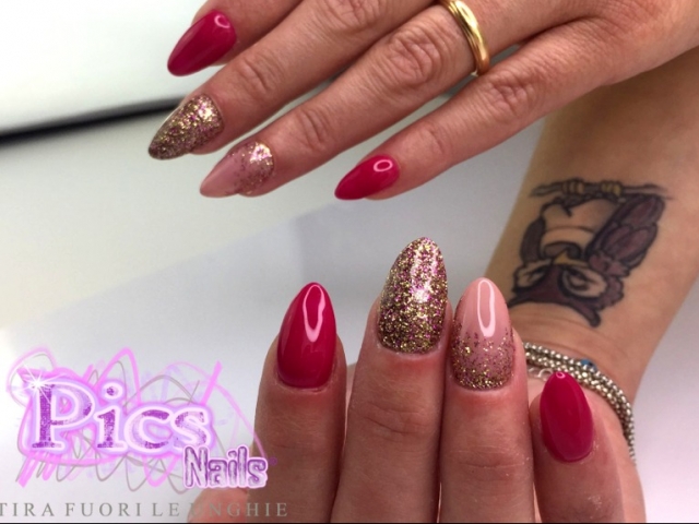 Fuxia Nail Art Gold Glitter