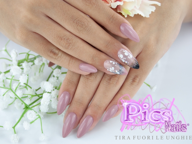 nail art Camouflage con fiori