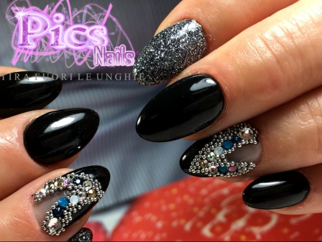 nail art caviar black