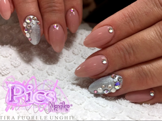 Nail Art con Brillantini