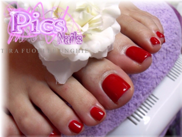 Pedicure Smalto Rosso