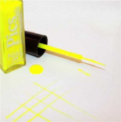 smalto nail art giallo neon 01