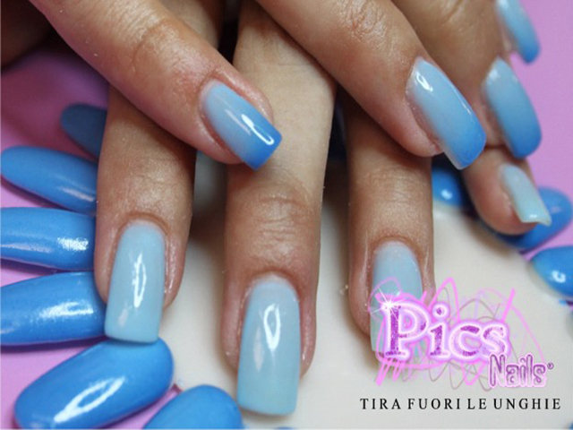 Thermo Gel Nails Light Blue